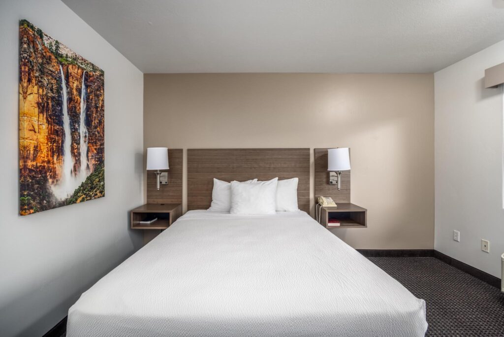 Single Queen Bed at St. George Inn & Suites