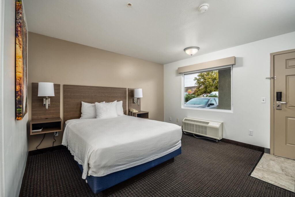 Single Queen Bed at St. George Inn & Suites